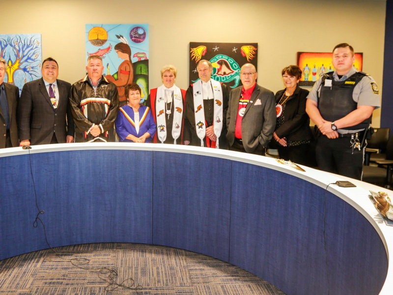 Presiding judge, Indigenous community leaders and court staff in the courtroom on opening day.